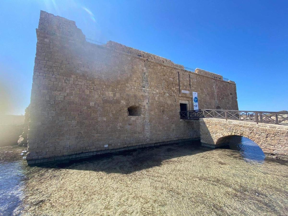 Beachside Apartment In Kato Paphos Lighthouse 81 외부 사진